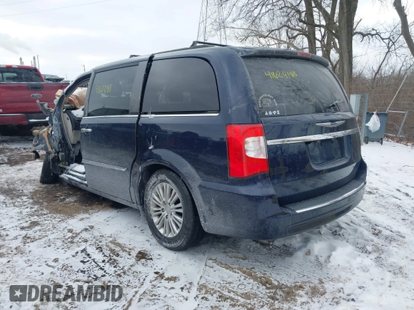 2015 Chrysler Town & Country Touring L with VIN 2C4RC1CG5FR573973, listed as a IAAI auction lot 41624188 with Not Provided miles and . Bid and sale history available at carsss.com. Image 3.
