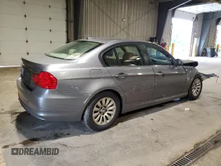 2009 BMW 3 Series 328i xDrive with VIN WBAPK53519A511752, listed as a Copart auction lot 60935025 with 129,307 mi miles and Salvage title. Bid and sale history available at DreamBid. Image 3.