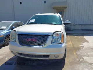2009 GMC Denali z VIN 1GKFC06269R198526, wystawiony jako IAAI lot #41677428 z przebiegiem 244 410 mil mil oraz . Historia ofert i sprzedaży dostępna na DreamBid. Obrazek 12.