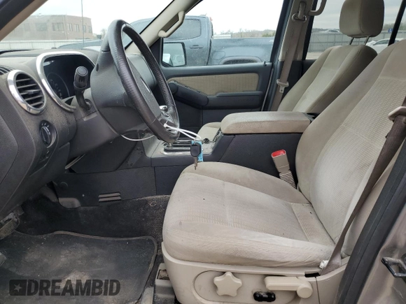 2008 Ford Explorer XLT z VIN 1FMEU73E68UB01490, wystawiony jako Copart lot #51369345 z przebiegiem 307 707 mil mil oraz Czysty tytuł • Clean title. Historia ofert i sprzedaży dostępna na DreamBid. Obrazek 7.