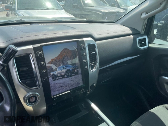 2016 Nissan Titan Platinum Reserve z VIN 1N6BA1F2XGN516798, wystawiony jako Copart lot #53584635 z przebiegiem 104 737 mil mil oraz Czysty tytuł • Clean title. Historia ofert i sprzedaży dostępna na DreamBid. Obrazek 9.