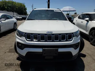 2023 Jeep Compass Latitude z VIN 3C4NJDBN3PT553371, wystawiony jako Copart lot #61468985 z przebiegiem 46 965 mil mil oraz Czysty tytuł • Clean title. Historia ofert i sprzedaży dostępna na DreamBid. Obrazek 5.