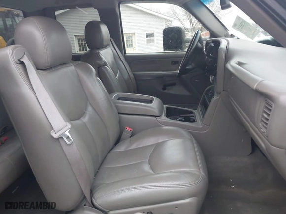 2003 Chevrolet Silverado 2500HD LS with VIN 1GCHK29G13E305698, listed as a IAAI auction lot 41728322 with 134,704 mi miles. Bid and sale history available at carsss.com. Image 5.