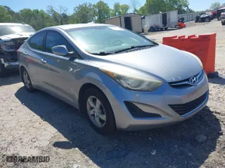 2015 Hyundai Elantra SE with VIN 5NPDH4AE8FH609781, listed as a IAAI auction lot 42060020 with 117,053 mi miles. Bid and sale history available at carsss.com. Image 1.