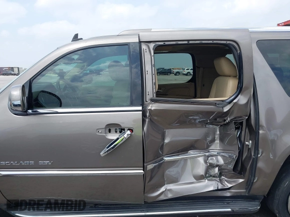 2013 Cadillac Escalade ESV Luxury with VIN 1GYS3HEF8DR135928, listed as a IAAI auction lot 41887463 with 91,774 mi miles and . Bid and sale history available at DreamBid. Image 15.