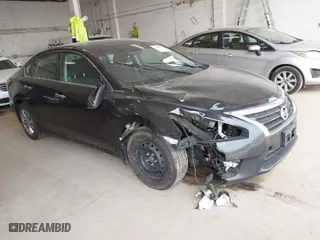 2014 Nissan Altima 2.5 S with VIN 1N4AL3AP2EC903738, listed as a IAAI auction lot 42000173 with 184,410 mi miles. Bid and sale history available at carsss.com. Image 1.