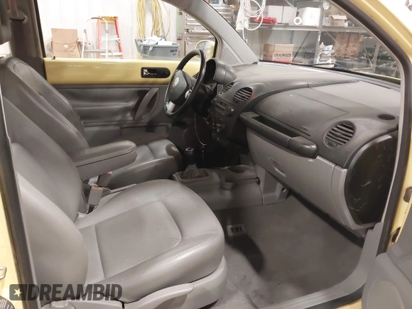 2001 Volkswagen Beetle GLX with VIN 3VWDD21CX1M434965, listed as a IAAI auction lot 42141481 with 220,941 mi miles and . Bid and sale history available at DreamBid. Image 5.