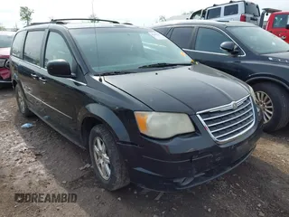 2008 Chrysler Town & Country Touring with VIN 2A8HR54P58R611777, listed as a IAAI auction lot 42149143 with 203,809 mi miles. Bid and sale history available at carsss.com. Image 1.