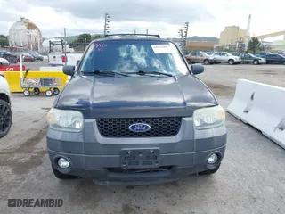 2007 Ford Escape XLT with VIN 1FMYU03127KA07084, listed as a IAAI auction lot 41931906 with 129,897 mi miles. Bid and sale history available at carsss.com. Image 6.