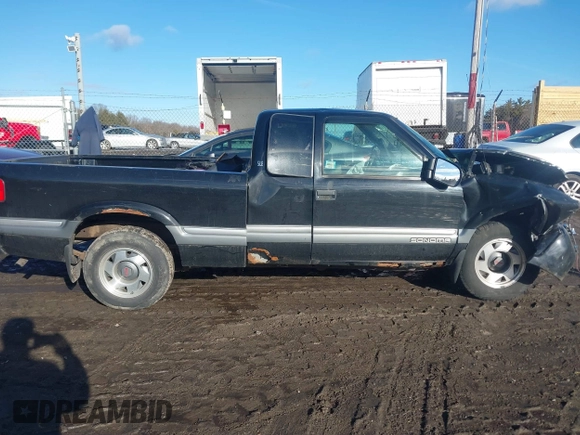 2000 GMC Sonoma SLS z VIN 1GTCS19W6Y8311935, wystawiony jako IAAI lot #41503368 z przebiegiem 147 884 mil mil oraz . Historia ofert i sprzedaży dostępna na DreamBid. Obrazek 13.