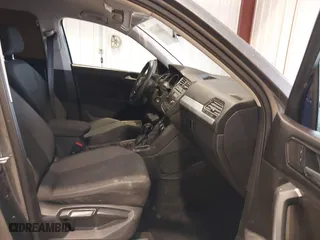 2018 Volkswagen Tiguan S with VIN 3VV1B7AX7JM106531, listed as a IAAI auction lot 41668403 with 119,885 mi miles. Bid and sale history available at carsss.com. Image 5.