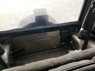 2003 Jeep Wrangler X с VIN 1J4FA39S03P349713, выставлен на аукционе Copart как лот 55768995 с пробегом 187 266 миль миль и Списание • Salvage title. История ставок и продаж доступна на DreamBid. Изображение 10.