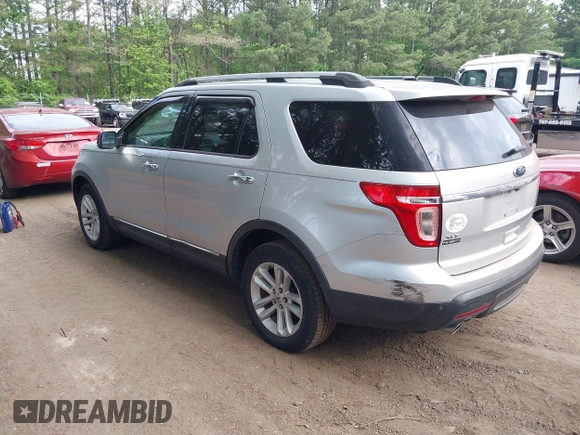 2011 Ford Explorer XLT with VIN 1FMHK7D88BGA71359, listed as a IAAI auction lot 42162122 with 171,530 mi miles and . Bid and sale history available at carsss.com. Image 3.