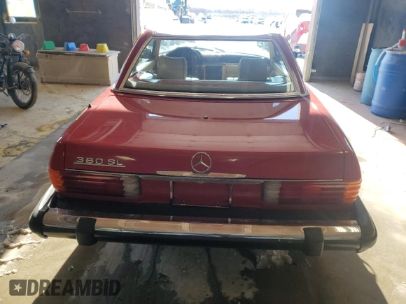 1981 Mercedes-Benz 380 SL z VIN WDBBA45A0BB001850, wystawiony jako Copart lot #41614565 z przebiegiem 125 658 mil mil oraz Czysty tytuł • Clean title. Historia ofert i sprzedaży dostępna na DreamBid. Obrazek 10.