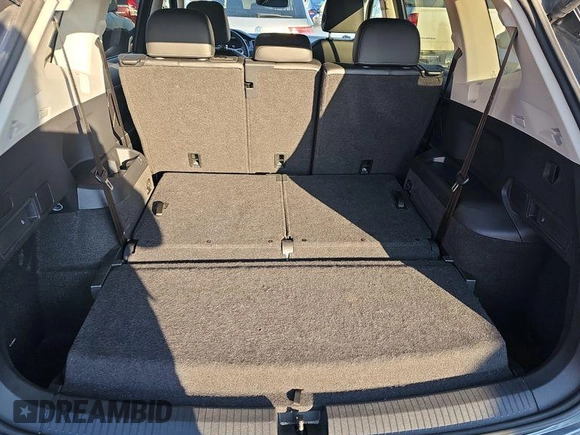 2024 Volkswagen Tiguan SE z VIN 3VV3B7AX1RM107078, wystawiony jako IAAI lot #42852792 z przebiegiem 36 642 mil mil oraz . Historia ofert i sprzedaży dostępna na DreamBid. Obrazek 1.