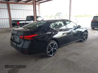 2024 Nissan Altima SR z VIN 1N4BL4CV9RN372862, wystawiony jako IAAI lot #42377093 z przebiegiem 27 176 mil mil oraz . Historia ofert i sprzedaży dostępna na DreamBid. Obrazek 4.