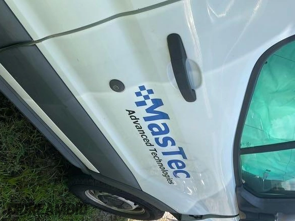 2017 Ford Transit z VIN 1FTYE1YMXHKA68114, wystawiony jako IAAI lot #42742955 z przebiegiem 245 470 mil mil oraz . Historia ofert i sprzedaży dostępna na DreamBid. Obrazek 2.