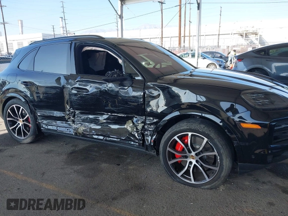 2024 Porsche Cayenne S z VIN WP1AL2AY3RDA35194, wystawiony jako IAAI lot #40984680 z przebiegiem 23 852 mil mil oraz . Historia ofert i sprzedaży dostępna na DreamBid. Obrazek 6.