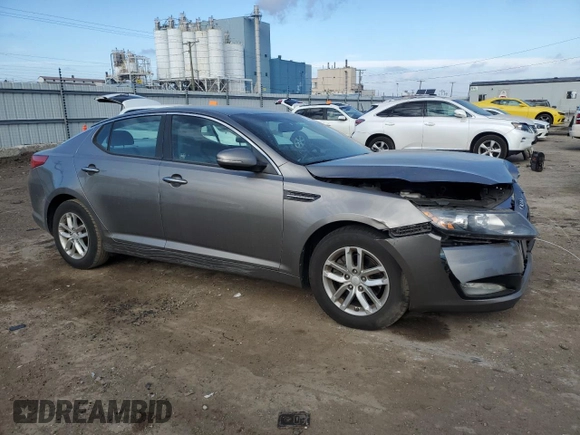 2013 Kia Optima LX z VIN 5XXGM4A70DG221110, wystawiony jako Copart lot #83440674 z przebiegiem Nie podano mil oraz Szkody całkowita. Historia ofert i sprzedaży dostępna na DreamBid. Obrazek 4.