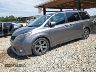 2017 Toyota Sienna SE с VIN 5TDXZ3DC4HS888691, выставлен на аукционе Copart как лот 57054945 с пробегом 137 453 миль миль и Списание • Salvage title. История ставок и продаж доступна на DreamBid. Изображение 1.