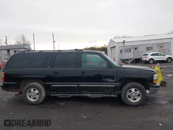 2000 Chevrolet Suburban LT with VIN 3GNFK16T1YG197268, listed as a IAAI auction lot 42026756 with 151,674 mi miles. Bid and sale history available at carsss.com. Image 13.