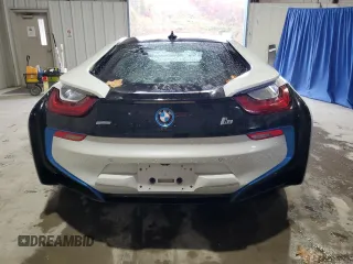 2016 BMW i8 z VIN WBY2Z2C58GV675897, wystawiony jako Copart lot #79686124 z przebiegiem 72 833 mil mil oraz Czysty tytuł • Clean title. Historia ofert i sprzedaży dostępna na DreamBid. Obrazek 6.