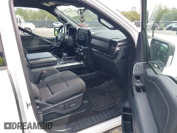 2021 Ford F-150 XL z VIN 1FTFW1E86MFC44784, wystawiony jako IAAI lot #40562636 z przebiegiem 56 427 mil mil oraz . Historia ofert i sprzedaży dostępna na DreamBid. Obrazek 5.