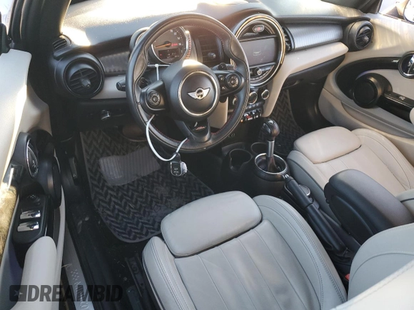 2017 MINI Convertible Cooper S z VIN WMWWG9C3XH3C80939, wystawiony jako Copart lot #85094484 z przebiegiem 56 731 mil mil oraz Szkoda całkowita • Salvage title. Historia ofert i sprzedaży dostępna na DreamBid. Obrazek 8.