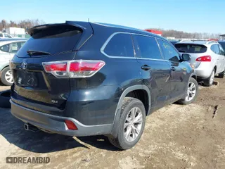 2015 Toyota Highlander XLE with VIN 5TDJKRFH9FS218850, listed as a IAAI auction lot 41642131 with 74,200 mi miles. Bid and sale history available at carsss.com. Image 4.