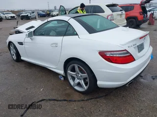 2016 Mercedes-Benz SLK 300 z VIN WDDPK3JA4GF123735, wystawiony jako IAAI lot #41559315 z przebiegiem Nie podano mil oraz . Historia ofert i sprzedaży dostępna na DreamBid. Obrazek 3.