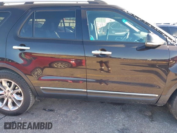 2014 Ford Explorer XLT with VIN 1FM5K7D80EGB36115, listed as a IAAI auction lot 41676275 with 124,134 mi miles. Bid and sale history available at carsss.com. Image 13.