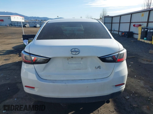 2016 Scion iA z VIN 3MYDLBZV2GY107457, wystawiony jako IAAI lot #38939578 z przebiegiem 99 928 mil mil oraz . Historia ofert i sprzedaży dostępna na DreamBid. Obrazek 16.