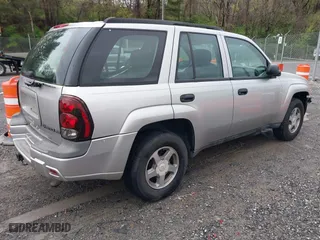 2004 Chevrolet TrailBlazer LS with VIN 1GNDT13S542370499, listed as a IAAI auction lot 41983818 with 1 mi miles. Bid and sale history available at carsss.com. Image 4.