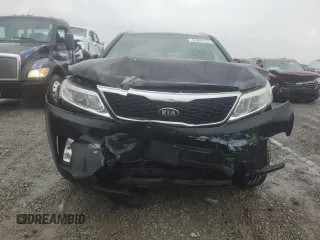 2015 Kia Sorento LX z VIN 5XYKTCA64FG636749, wystawiony jako Copart lot #54692105 z przebiegiem 141 739 mil mil oraz Szkoda całkowita • Salvage title. Historia ofert i sprzedaży dostępna na DreamBid. Obrazek 5.