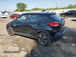 2019 Nissan Kicks SV z VIN 3N1CP5CU9KL527211, wystawiony jako Copart lot #51938855 z przebiegiem 134 816 mil mil oraz Szkoda całkowita • Salvage title. Historia ofert i sprzedaży dostępna na DreamBid. Obrazek 2.