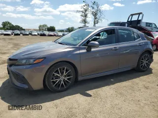 2022 Toyota Camry SE z VIN 4T1G11AK4NU650723, wystawiony jako Copart lot #54881185 z przebiegiem 113 707 mil mil oraz Szkoda całkowita • Salvage title. Historia ofert i sprzedaży dostępna na DreamBid. Obrazek 1.