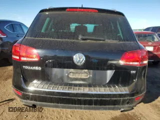 2014 Volkswagen Touareg Lux z VIN WVGEF9BP5ED003068, wystawiony jako Copart lot #82907984 z przebiegiem 127 347 mil mil oraz Czysty tytuł • Clean title. Historia ofert i sprzedaży dostępna na DreamBid. Obrazek 6.