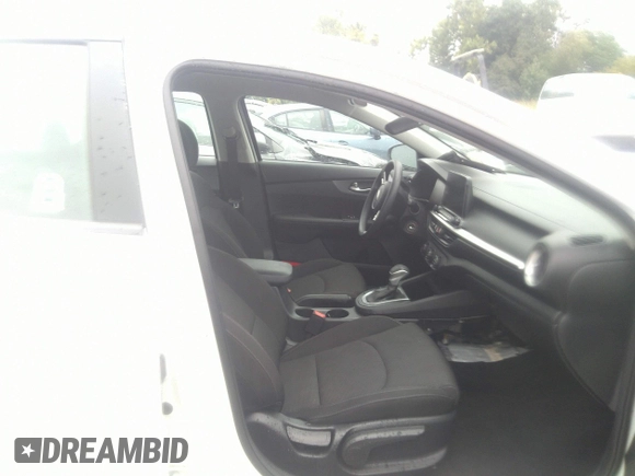 2021 Kia Forte LXS z VIN 3KPF24AD1ME353552, wystawiony jako IAAI lot #34636375 z przebiegiem 15 570 mil mil oraz . Historia ofert i sprzedaży dostępna na DreamBid. Obrazek 5.
