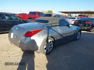 2005 Nissan 350Z Touring z VIN JN1AZ36A25M754869, wystawiony jako IAAI lot #41429477 z przebiegiem 110 896 mil mil oraz . Historia ofert i sprzedaży dostępna na DreamBid. Obrazek 4.