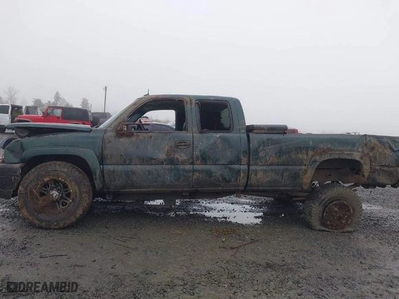 2003 Chevrolet Silverado 2500HD LS with VIN 1GCHK29U23E244349, listed as a IAAI auction lot 41338303 with 213,568 mi miles. Bid and sale history available at carsss.com. Image 6.