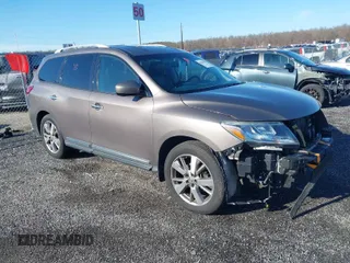 2014 Nissan Pathfinder S with VIN 5N1AR2MM2EC611720, listed as a IAAI auction lot 41863203 with 241,234 mi miles. Bid and sale history available at carsss.com. Image 1.