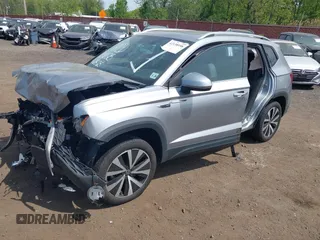 2023 Volkswagen Taos SE z VIN 3VVEX7B24PM342309, wystawiony jako IAAI lot #42138958 z przebiegiem 18 787 mil mil oraz . Historia ofert i sprzedaży dostępna na DreamBid. Obrazek 2.