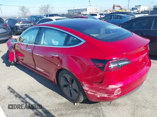 2018 Tesla Model 3 Long Range Battery z VIN 5YJ3E1EA4JF022284, wystawiony jako IAAI lot #41422203 z przebiegiem 71 521 mil mil oraz . Historia ofert i sprzedaży dostępna na DreamBid. Obrazek 3.