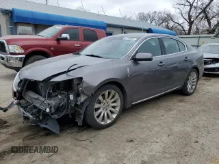 2011 Lincoln MKS z VIN 1LNHL9DR4BG612604, wystawiony jako Copart lot #57343705 z przebiegiem 90 017 mil mil oraz Szkoda całkowita • Salvage title. Historia ofert i sprzedaży dostępna na DreamBid. Obrazek 1.