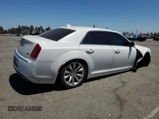 2019 Chrysler 300 Touring z VIN 2C3CCAAG6KH590956, wystawiony jako Copart lot #64140745 z przebiegiem 85 145 mil mil oraz Szkoda całkowita • Salvage title. Historia ofert i sprzedaży dostępna na DreamBid. Obrazek 3.