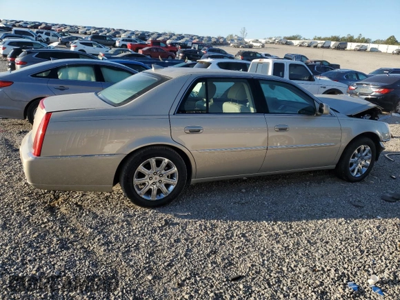 2009 Cadillac DTS 1SC z VIN 1G6KD57YX9U130916, wystawiony jako Copart lot #74964734 z przebiegiem 89 657 mil mil oraz Szkoda całkowita • Salvage title. Historia ofert i sprzedaży dostępna na DreamBid. Obrazek 3.