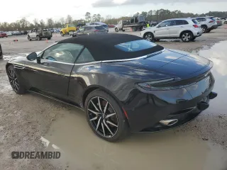 2020 Aston Martin DB11 z VIN SCFRMFCW6LGM09132, wystawiony jako Copart lot #85471884 z przebiegiem Nie podano mil oraz Nie do naprawy. Historia ofert i sprzedaży dostępna na DreamBid. Obrazek 2.