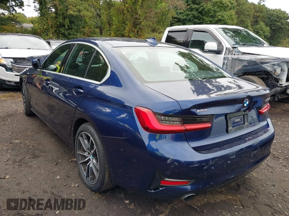 2020 BMW 3 Series 330i xDrive with VIN 3MW5R7J00L8B36008, listed as a IAAI auction lot 40459958 with 32,465 mi miles. Bid and sale history available at carsss.com. Image 3.