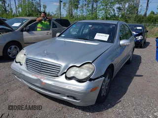 2001 Mercedes-Benz C 230/260/280/320 z VIN WDBRF61J21F090703, wystawiony jako IAAI lot #39143746 z przebiegiem 123 812 mil mil oraz . Historia ofert i sprzedaży dostępna na DreamBid. Obrazek 2.
