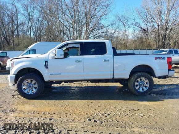 2017 Ford Super Duty F-250 SRW Lariat with VIN 1FT7W2BT4HEE52421, listed as a IAAI auction lot 41362197 with 161,965 mi miles. Bid and sale history available at carsss.com. Image 15.